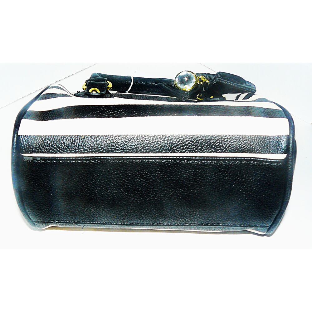 Betsey Johnson Black & White Striped Hand Shoulder Bag Bow Accent Gold Hardware - Picture 4 of 5